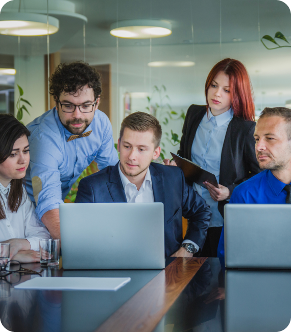 img of people thinking about stackaura